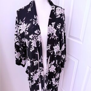 Spiritual Gangster Monochrome Floral Kimono